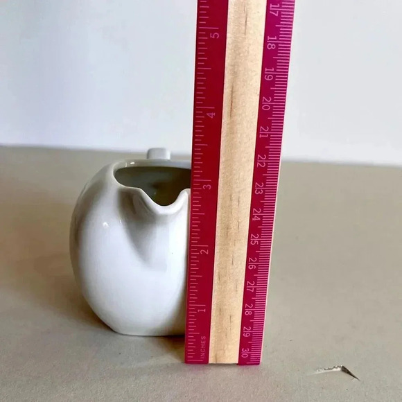 Domain White Glossy Ceramic Gravy Sauce Serving Boat Pourer Dish with Handle - Picture 7 of 9